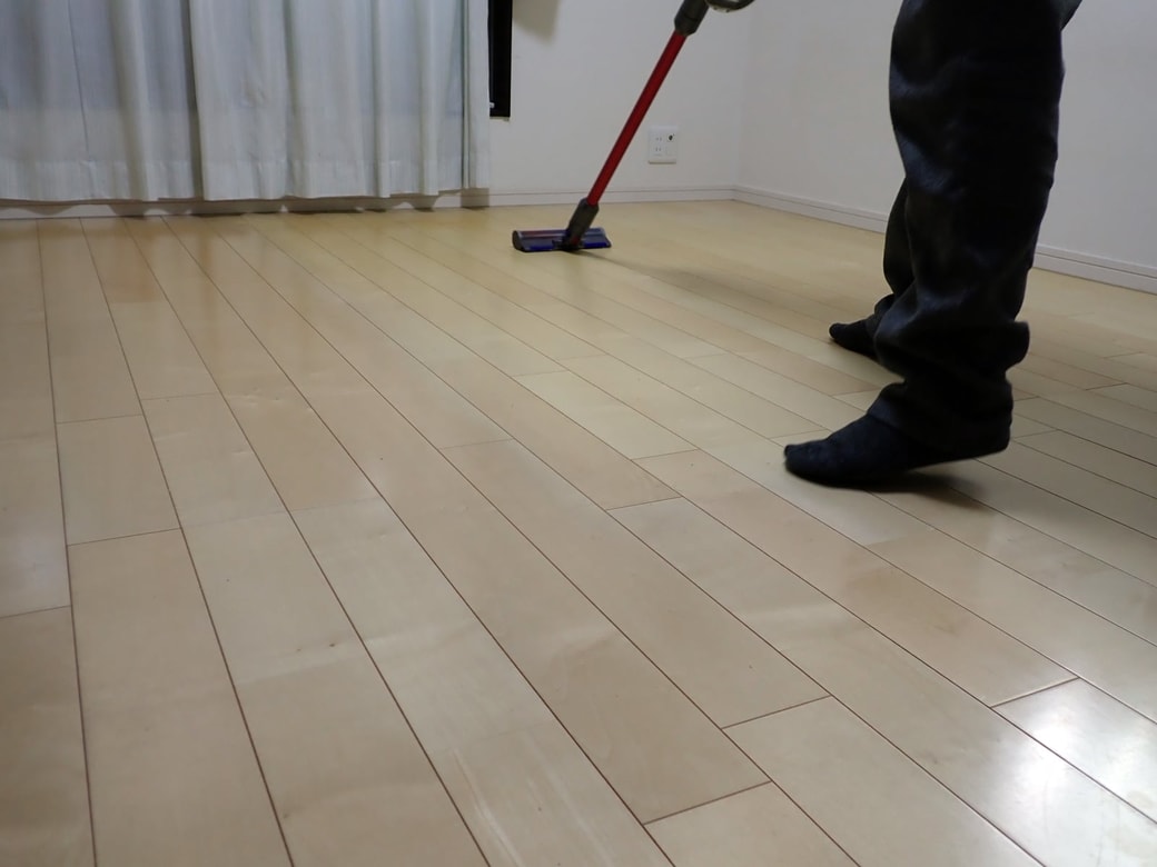 掃除機をかける