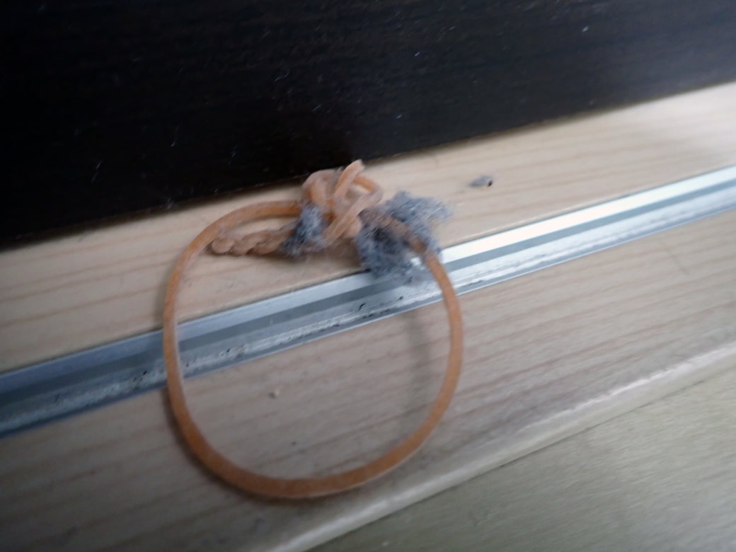 輪ゴムにつくホコリ