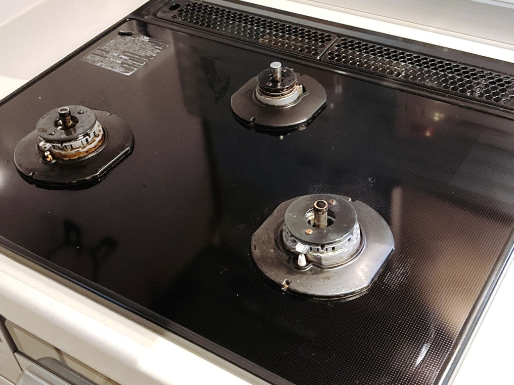 掃除後のコンロの天板