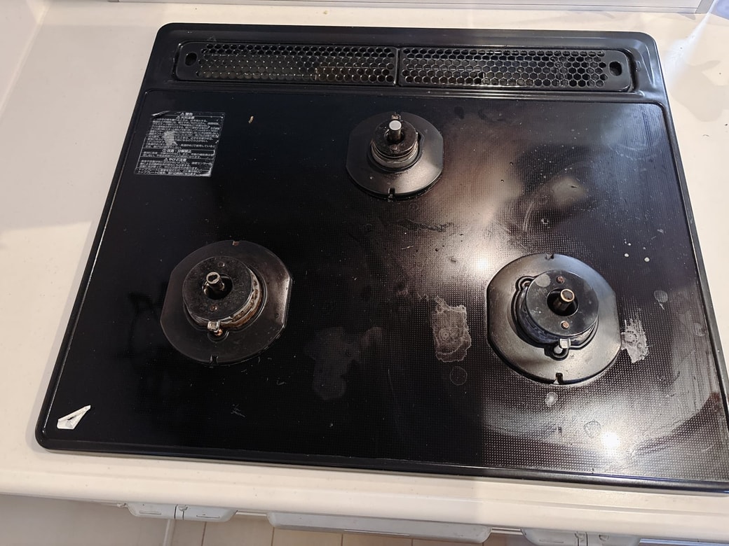 掃除前のコンロの天板