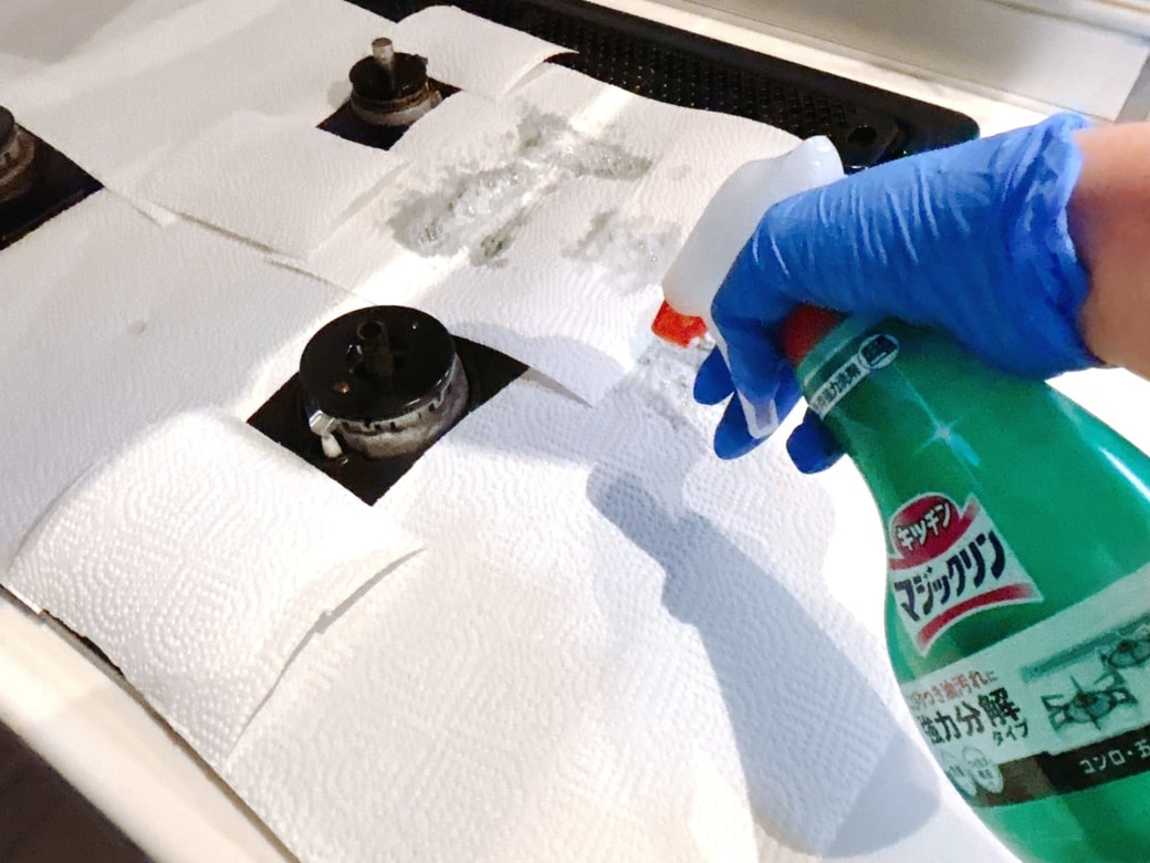 キッチンペーパーに洗剤をかける
