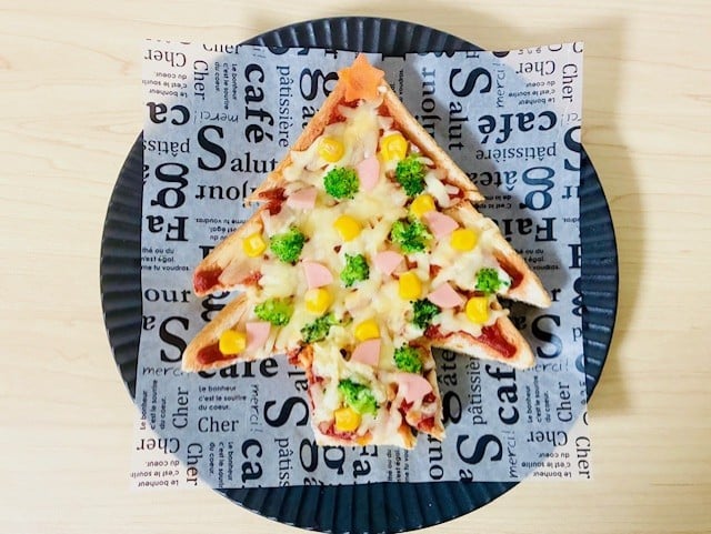 クリスマスツリー型「ピザパン」の完成！