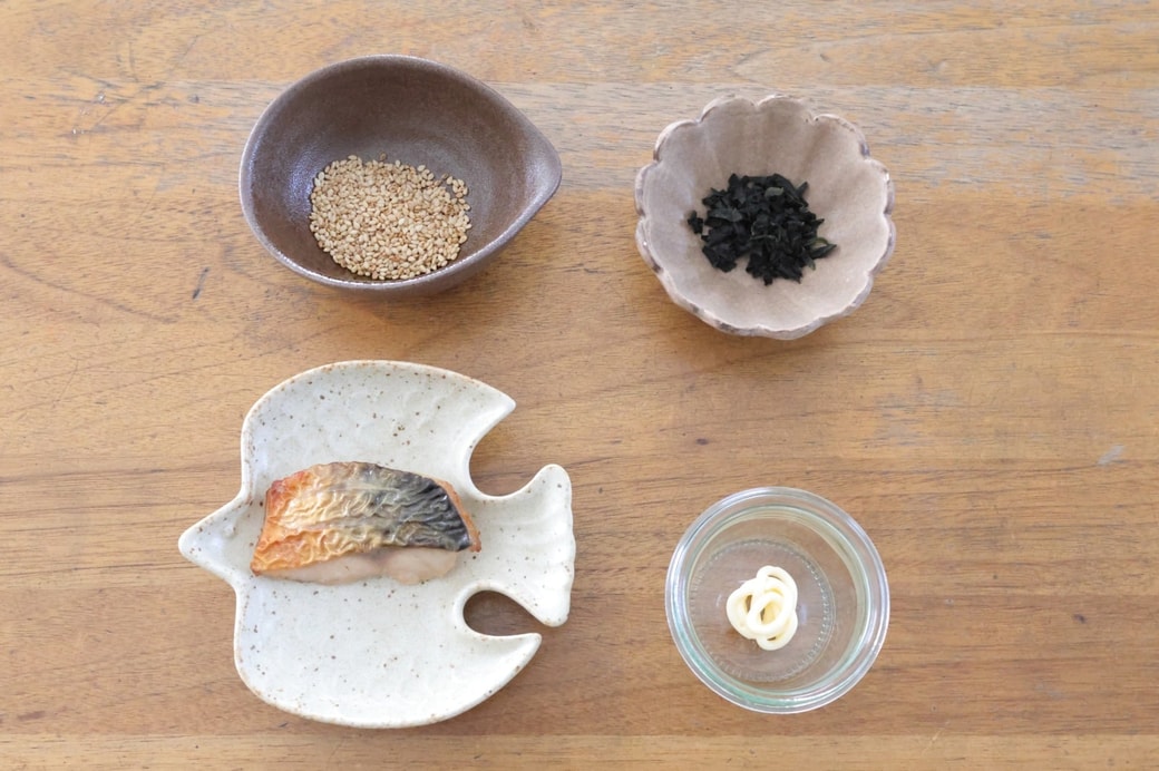 「わかめと焼さばとごまのおにぎり」