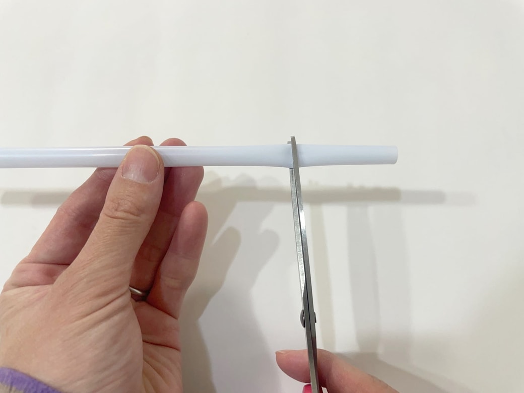 ストローを切る