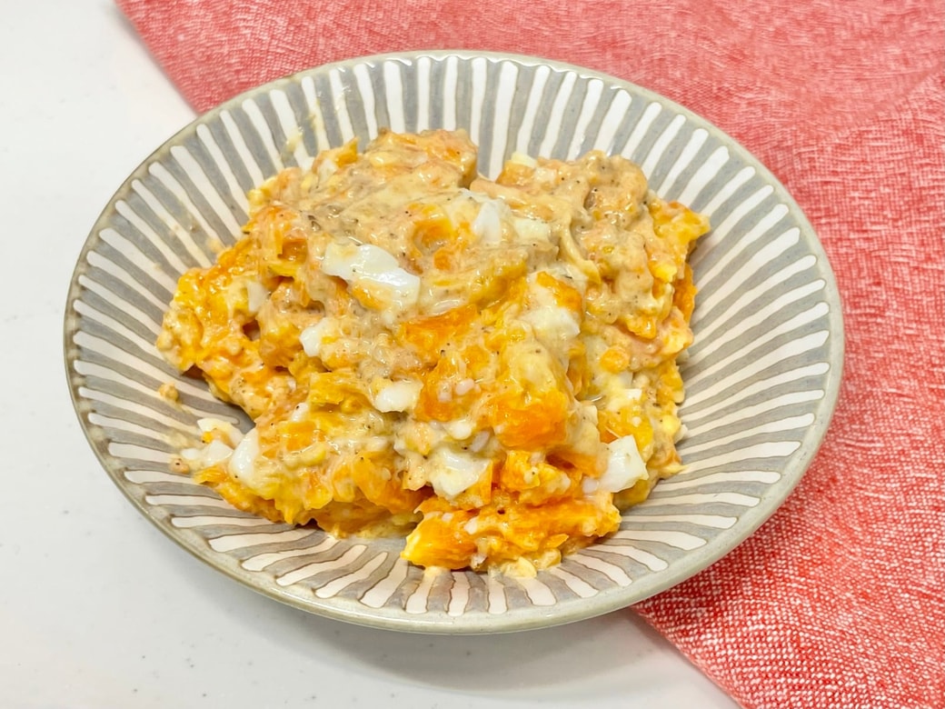 卵とにんじんのごまマヨ和え