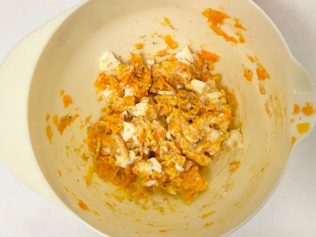 卵とにんじんのごまマヨ和え