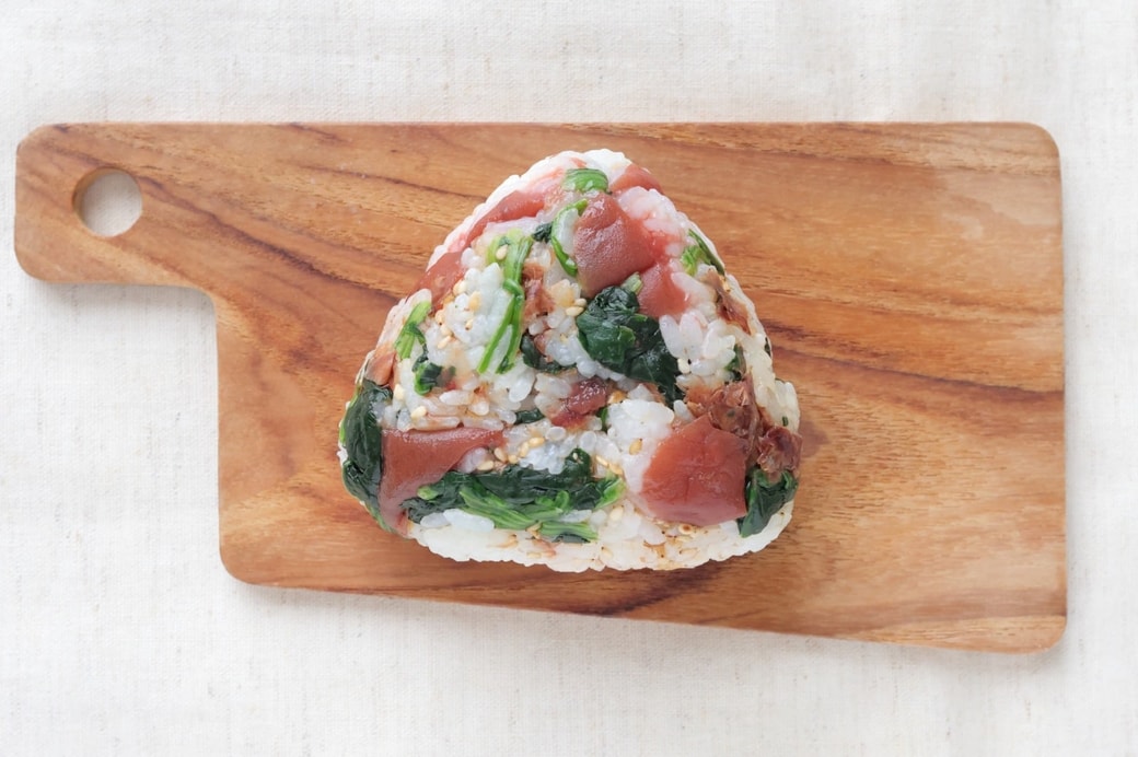 「梅とほうれん草のおかかおにぎり」