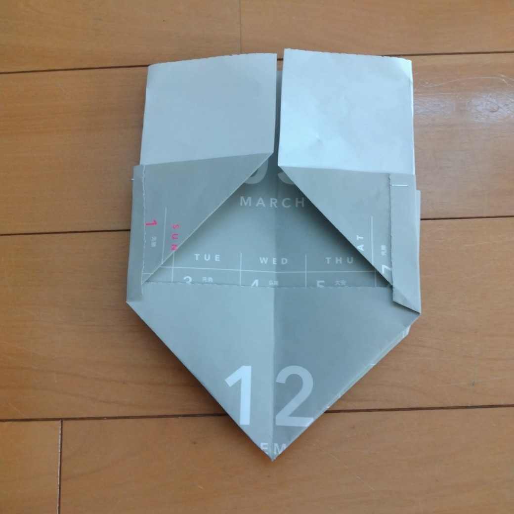 カレンダーでゴミ箱を作る人