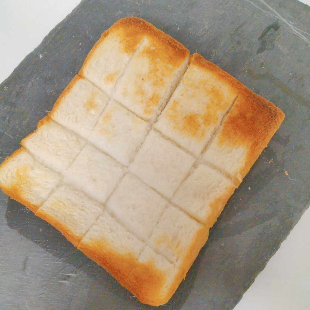 焼いた食パン