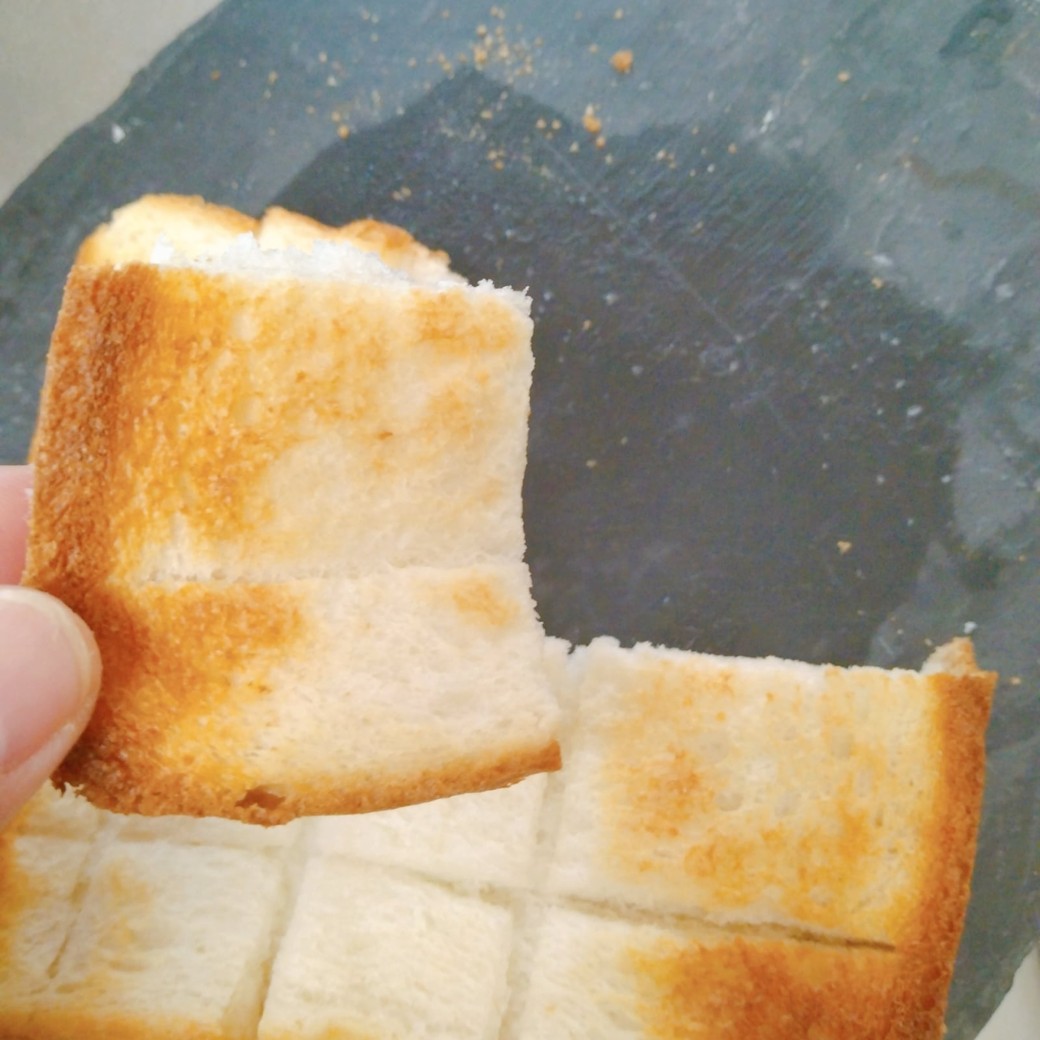 焼いた食パン