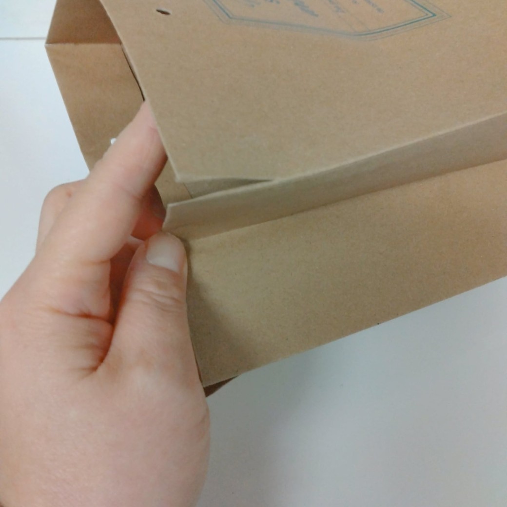 切込みを入れた紙袋