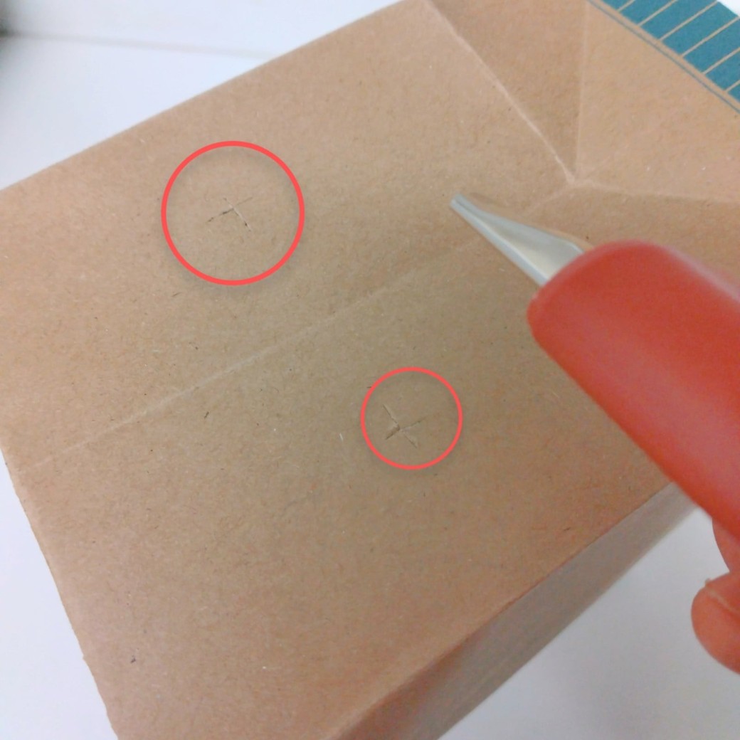 切込みを入れた紙袋