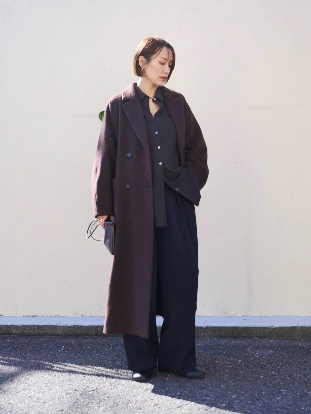 同系色でまとめてクール＆マニッシュな印象に。