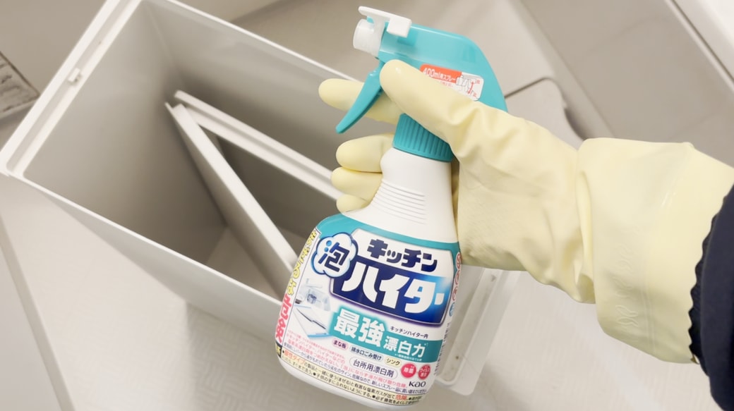 ゴミ箱掃除にキッチン泡ハイター