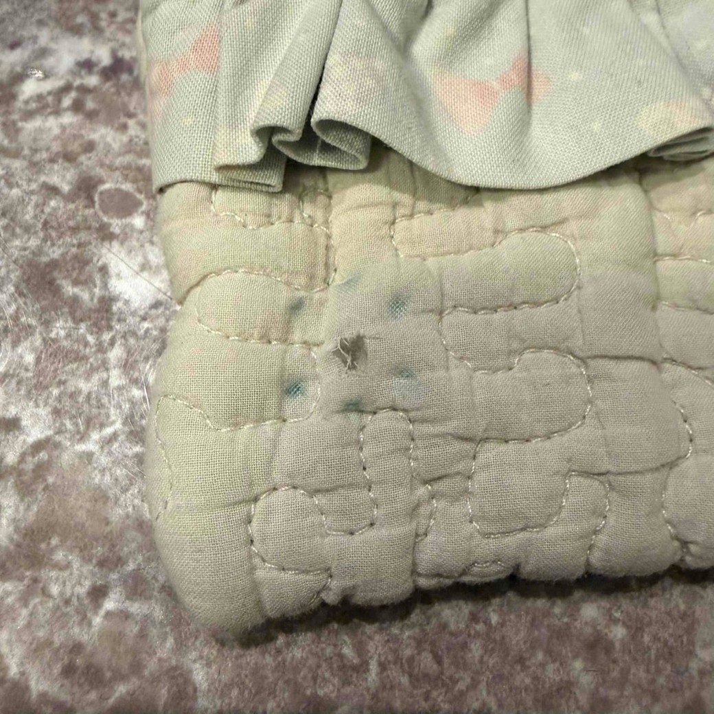 穴の周りに6つ印をつけたところ