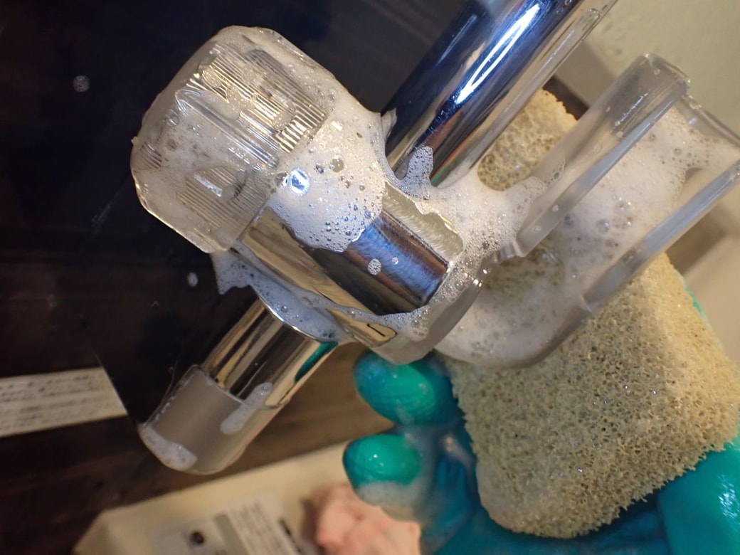 中性洗剤でしっかり洗い落とす