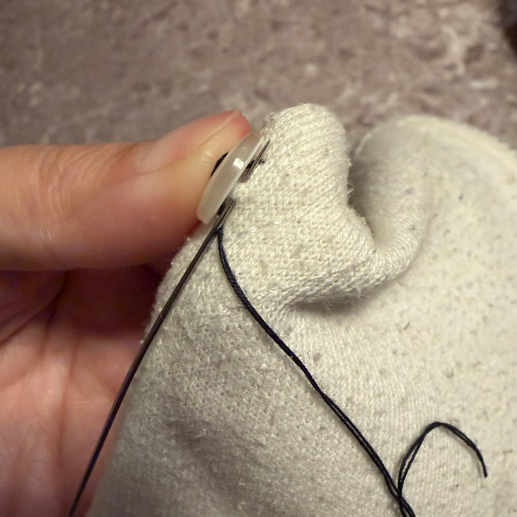 裏まで針を出さずに縫っているところ