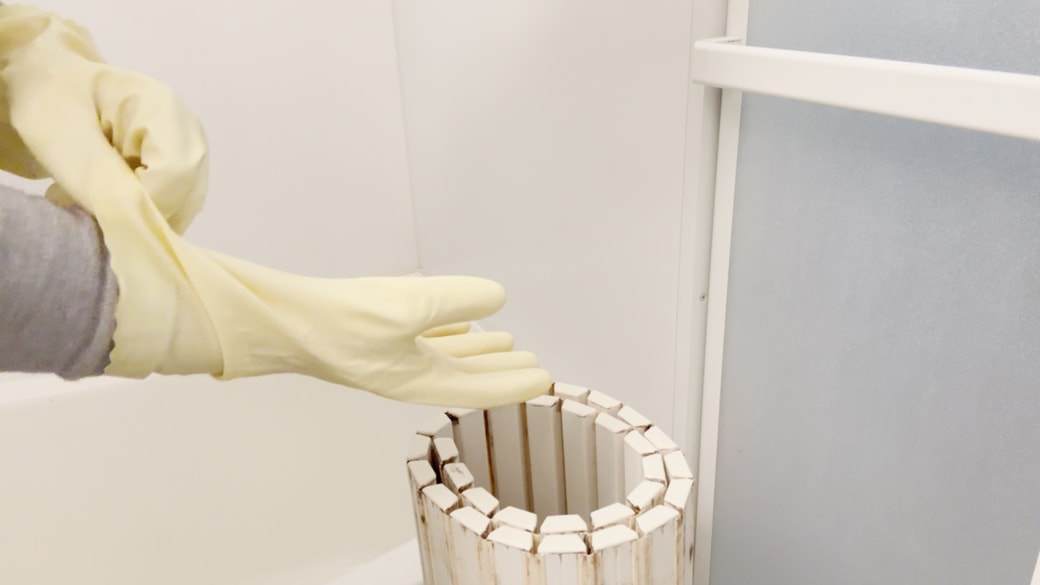 手袋を着用する