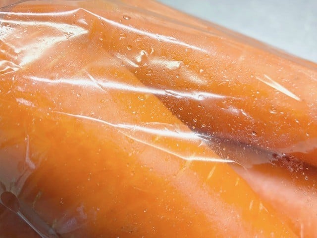 水滴のついたにんじん