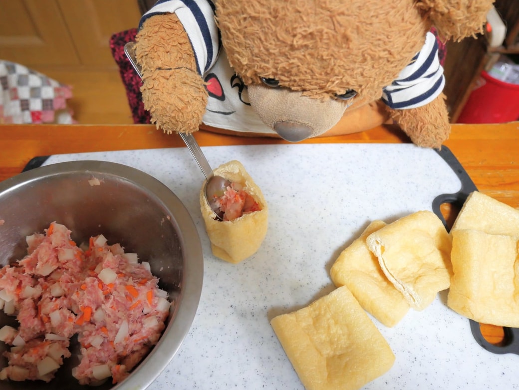 肉だねをつめる