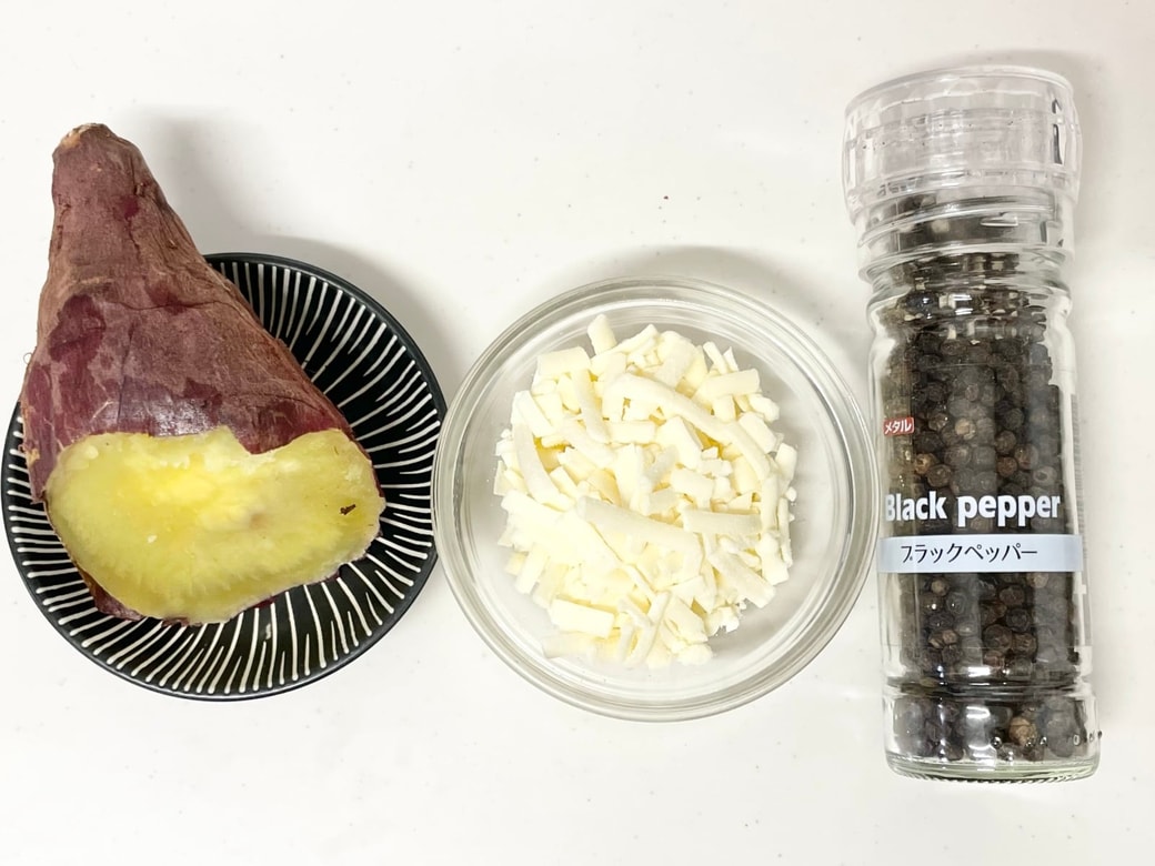 焼き芋のチーズペッパー焼き