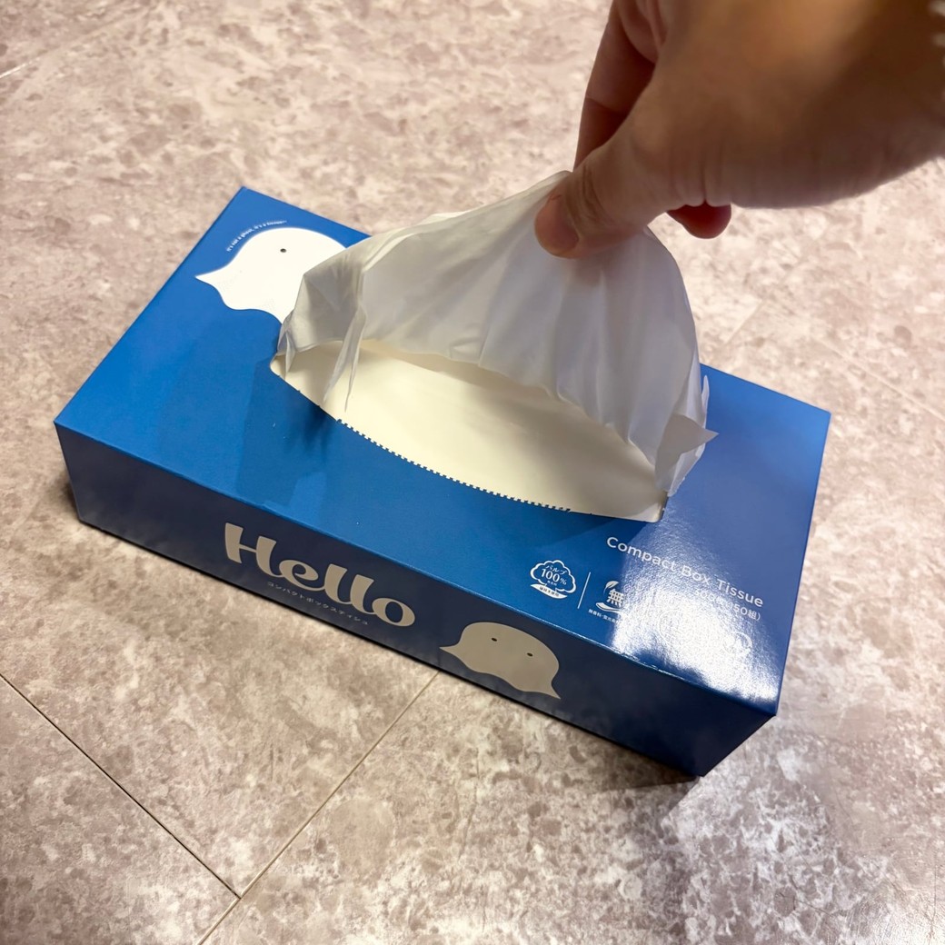 ティッシュを1枚ずつ取り出しているところ