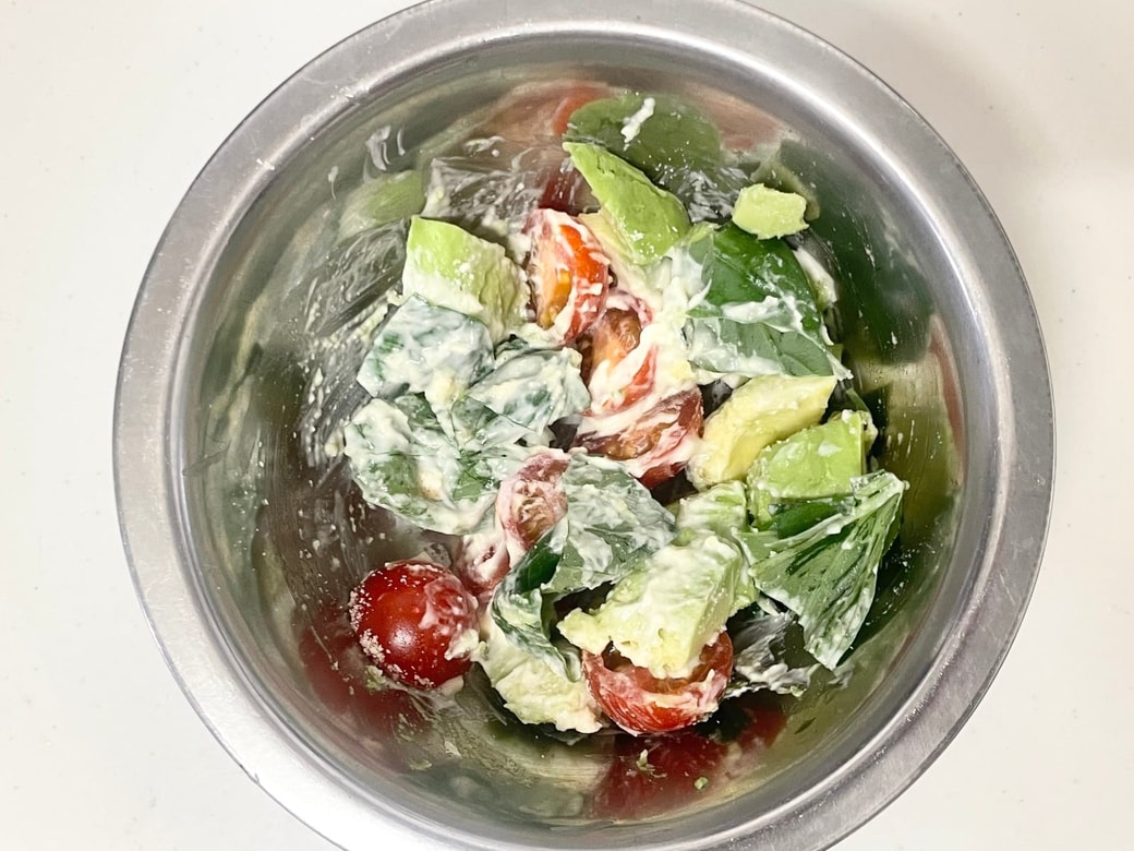 アボカドバジルサラダ