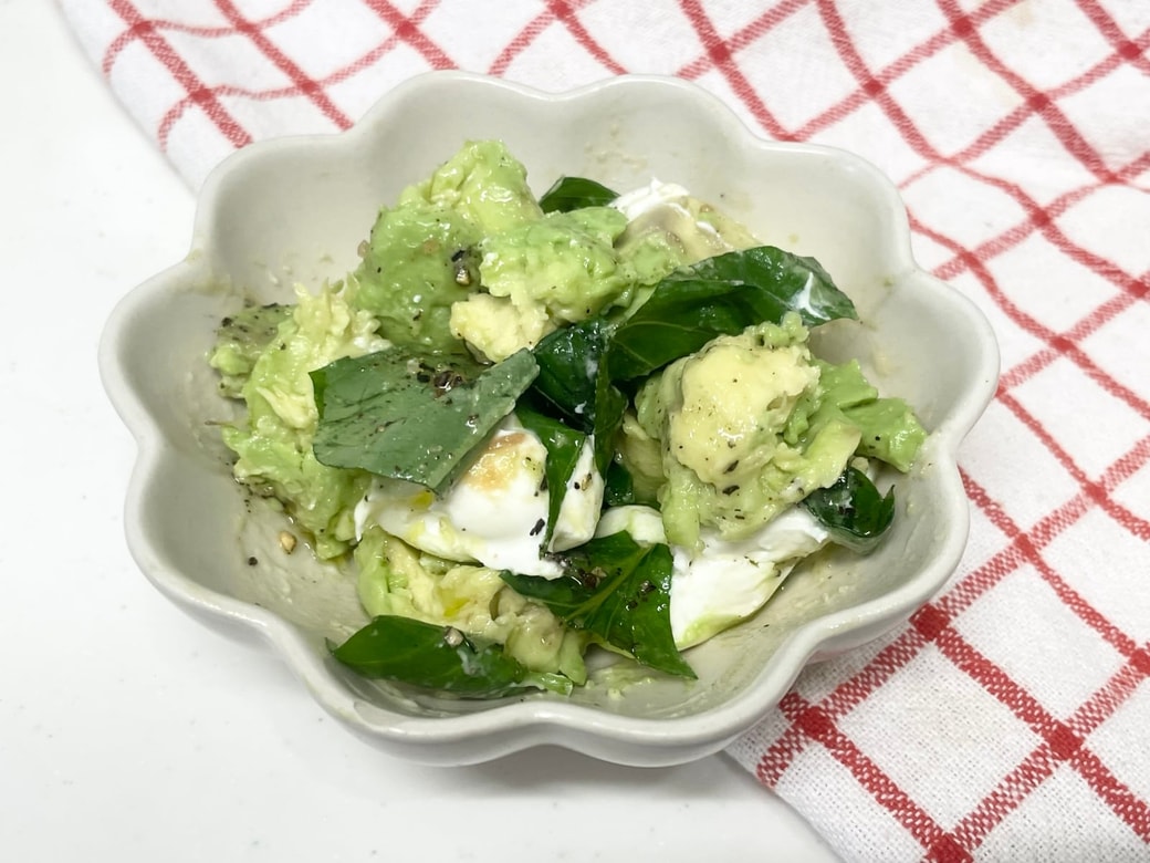 アボカドのクリチ和え