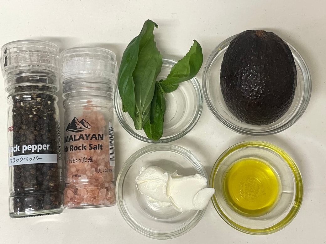 アボカドのクリチ和え