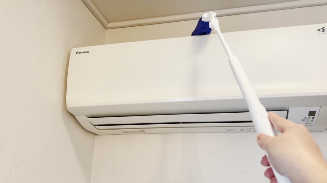 エアコンの上