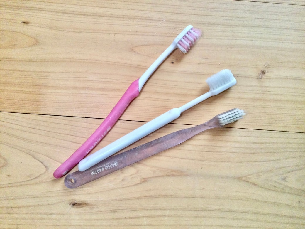 古い歯ブラシ
