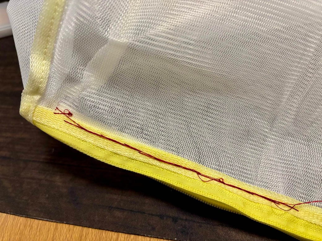 ファスナー部分を縫う