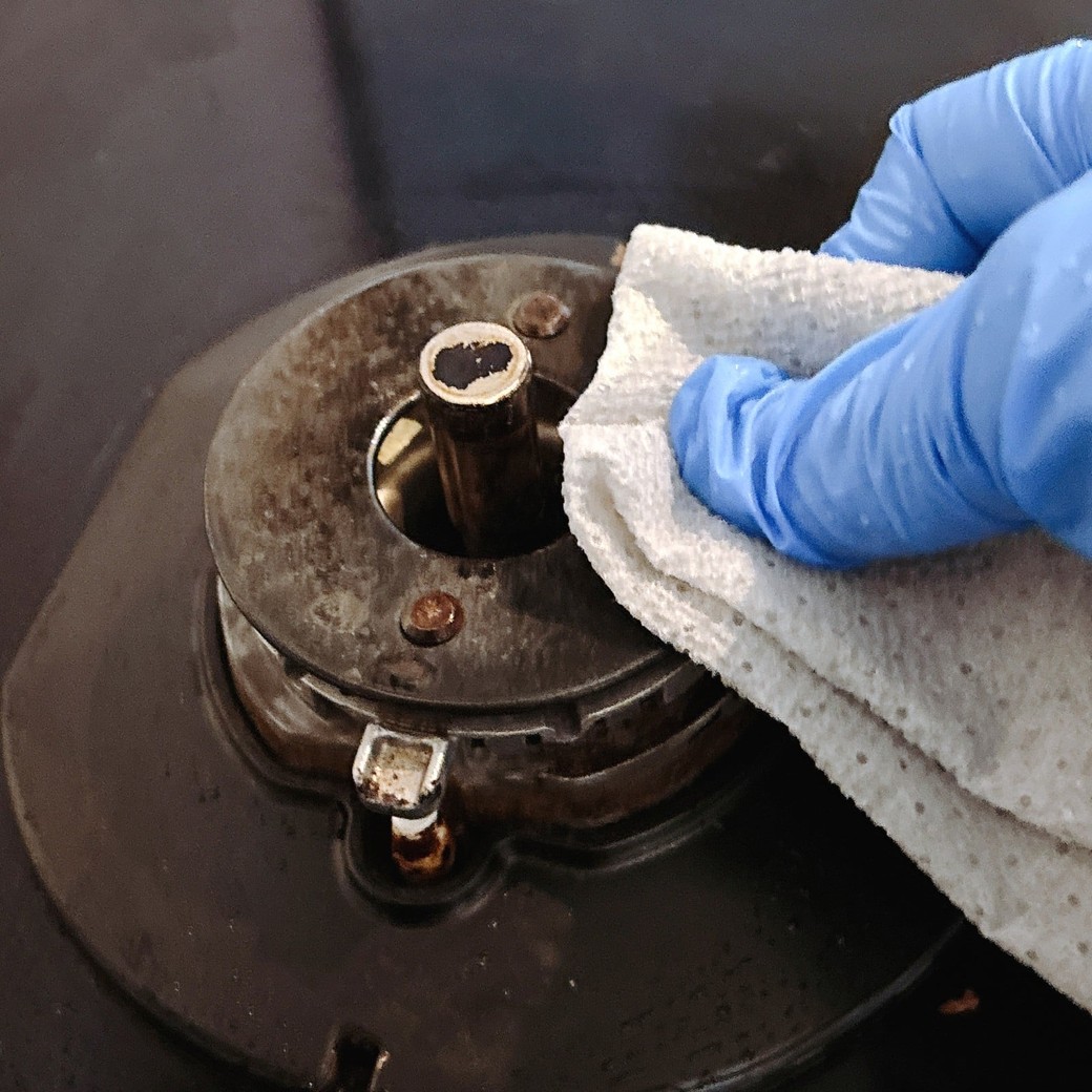 力は入れずに軽くこする