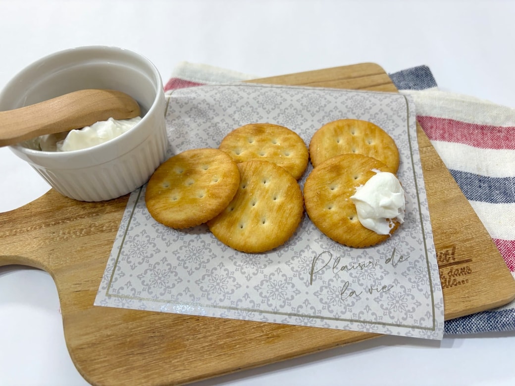 アレンジ①クラッカーにのせる