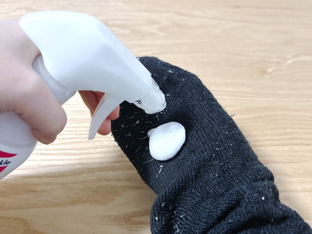 靴下にクイックル ホームリセットを１回スプレーする