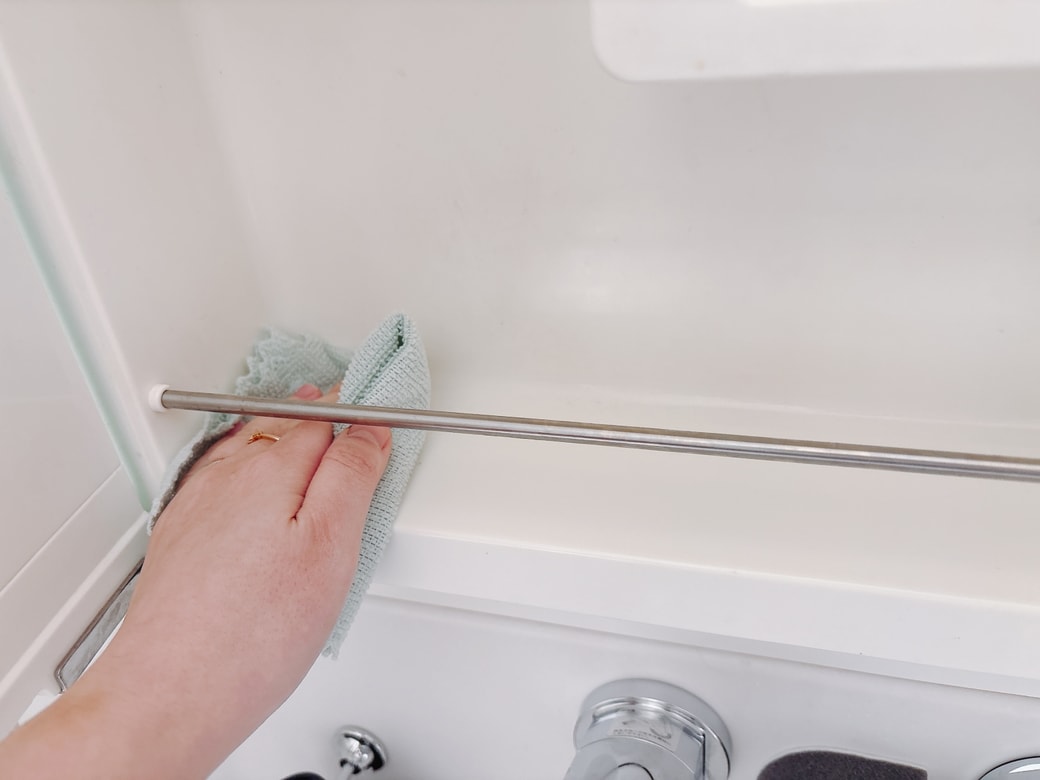 キャビネットは汚れを拭き取るだけ