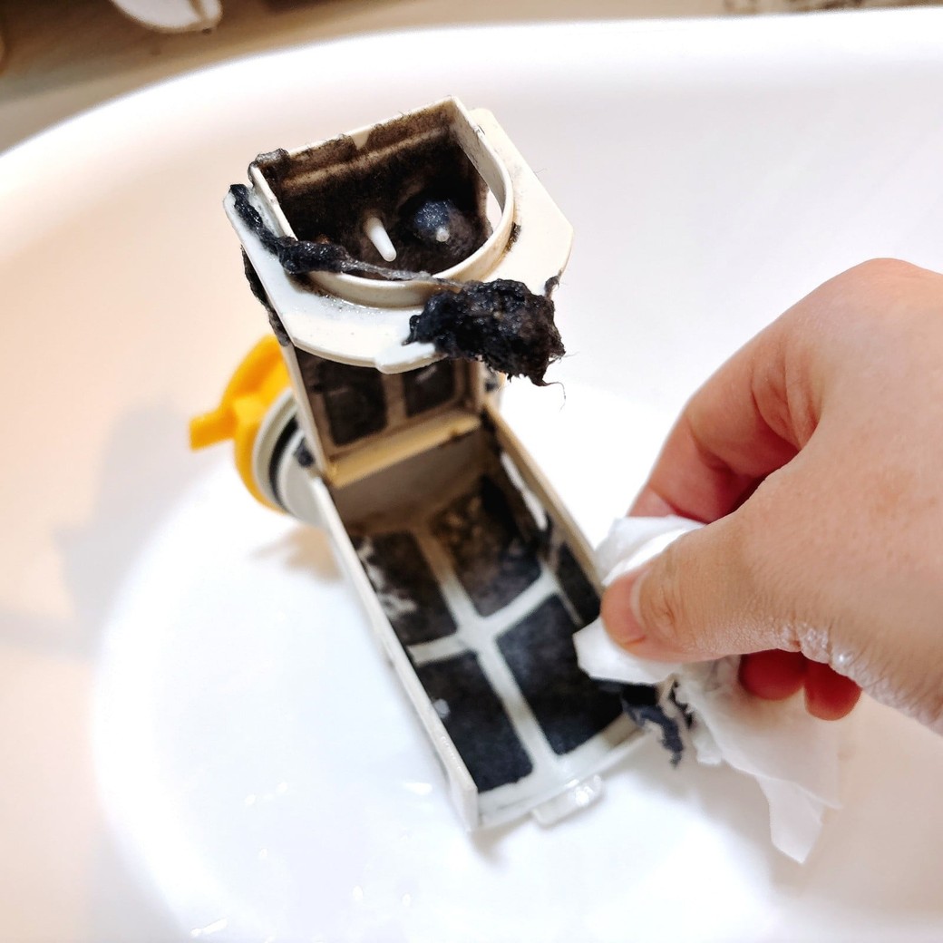 大きなゴミを取り除く