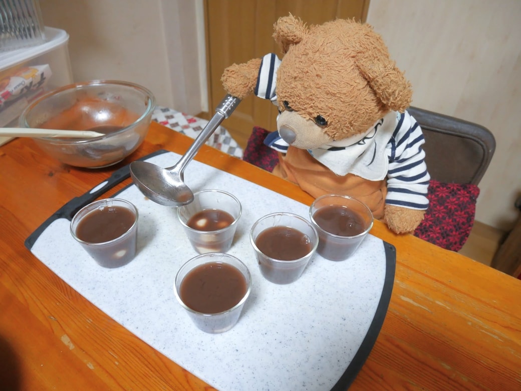 羊羹風寒天液を入れる