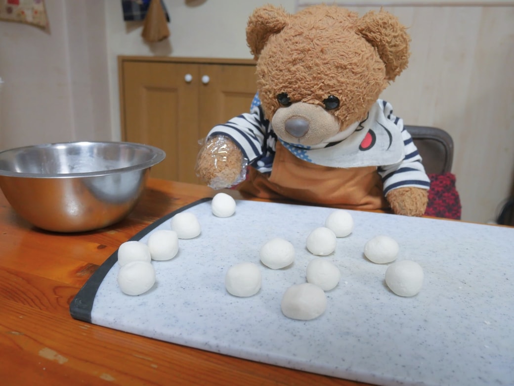 白玉粉団子を丸める