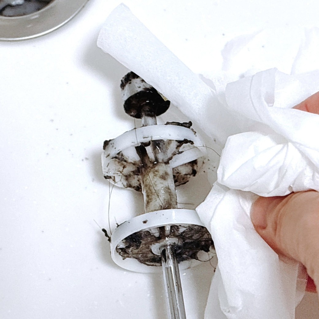 ヘアキャッチャーの汚れを取り除く