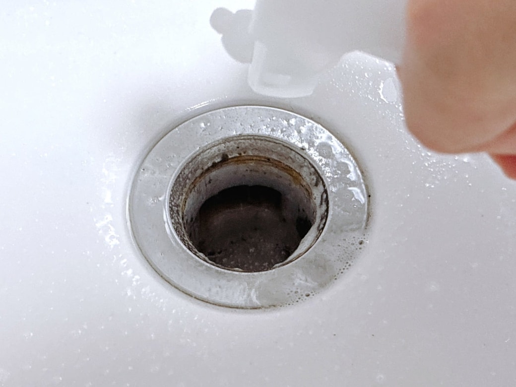 排水口にも「キュキュットCLEAR泡スプレー」をかける