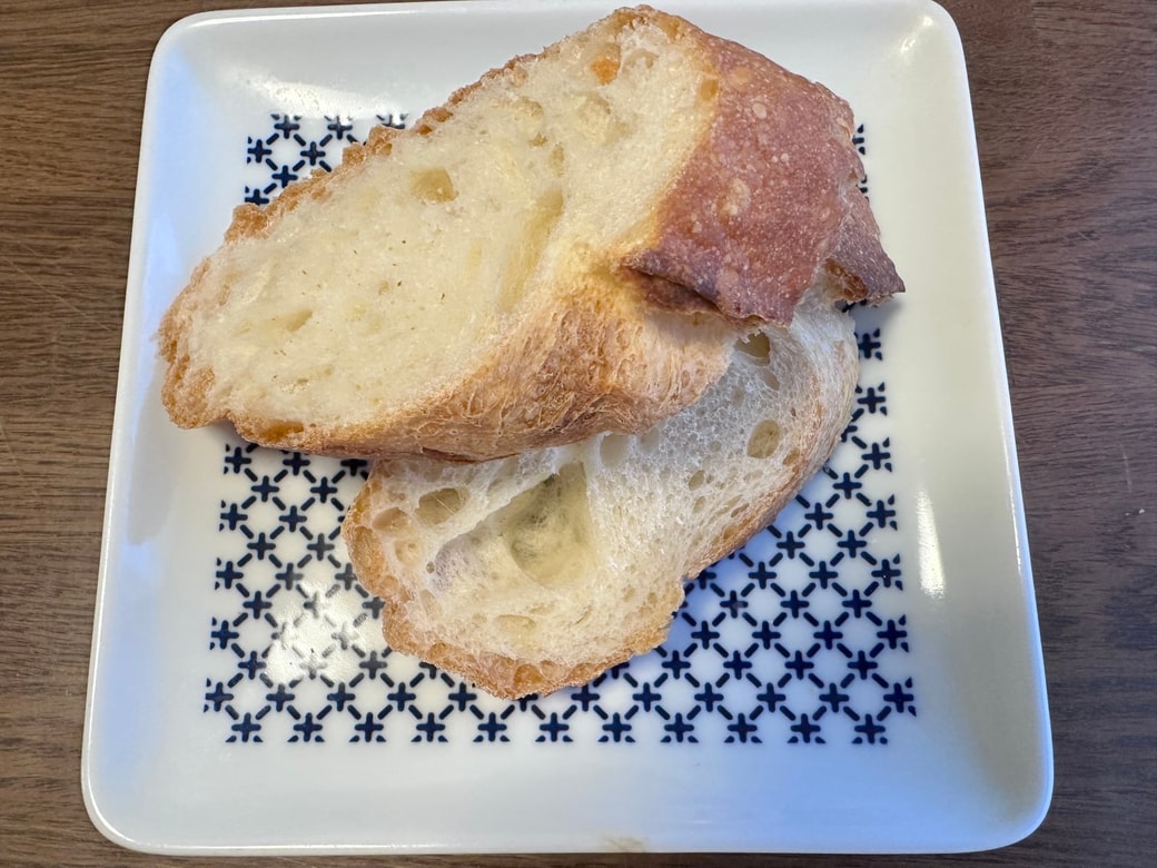 カットしたフランスパン