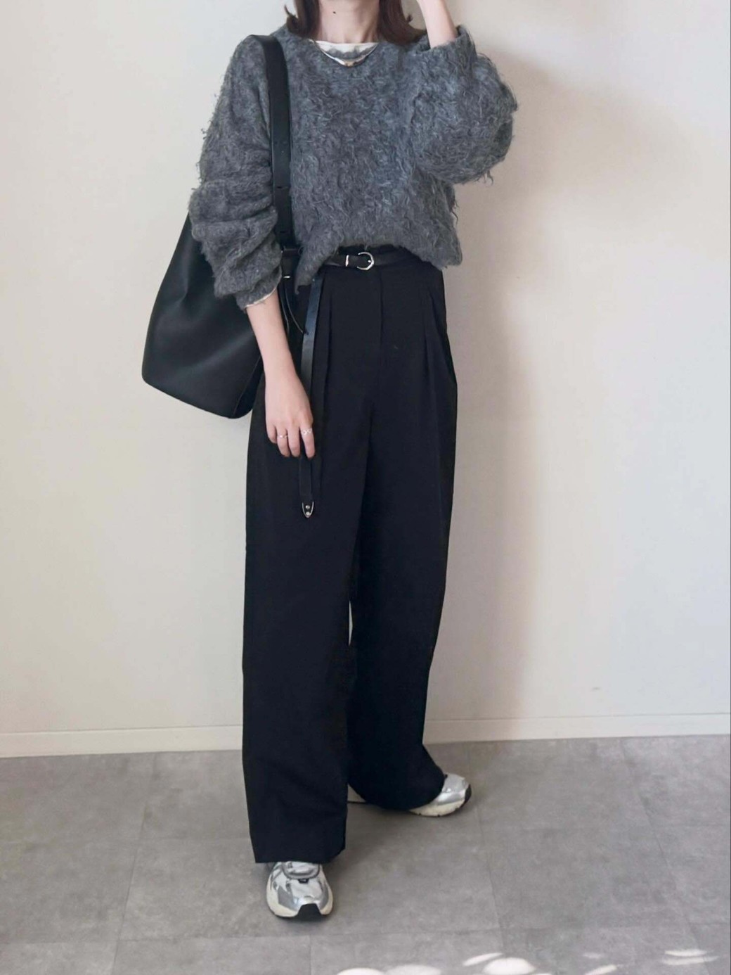 前だけウエストインしてすっきりと着こなして。