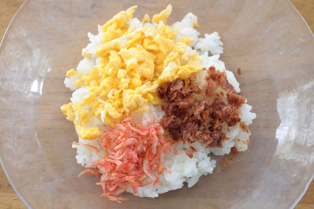 「たまごと桜エビのおかかおにぎり」