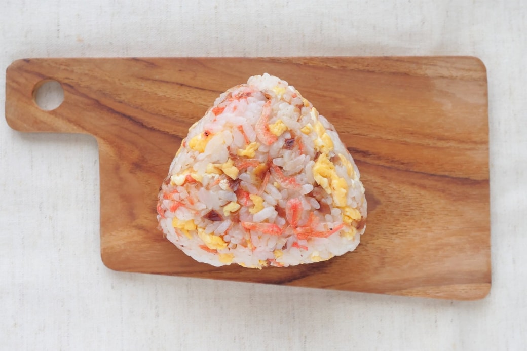 「たまごと桜エビのおかかおにぎり」