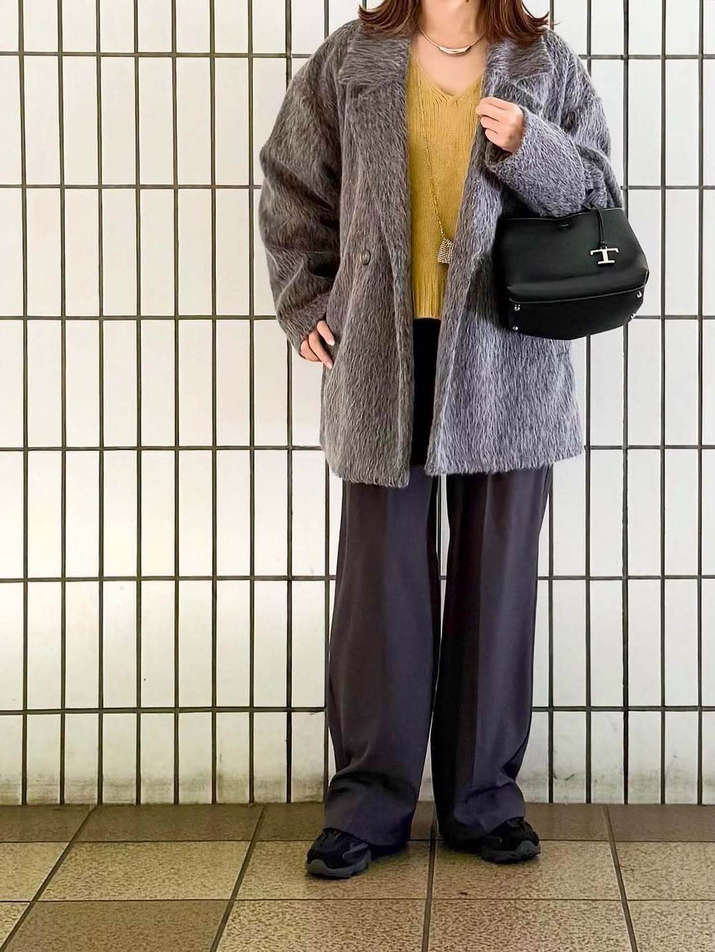 マスタードとグレーは知的なイメージで相性抜群！