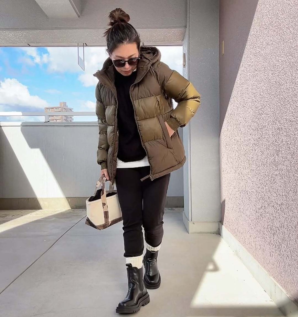 ダウンにボリュームがある分、スキニーパンツでメリハリをつけて。