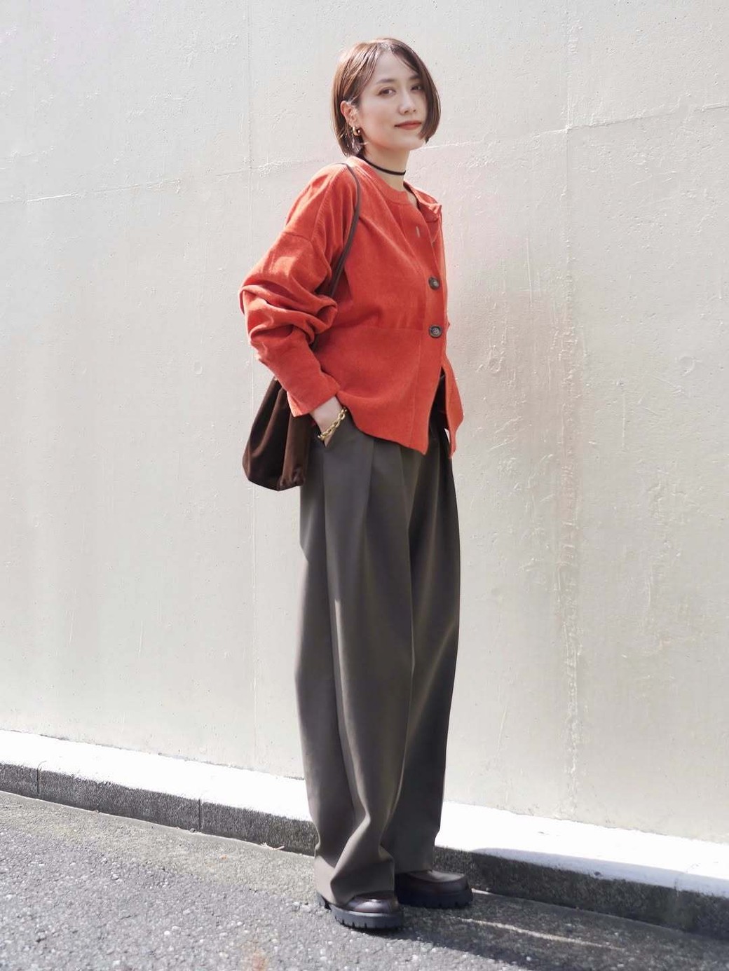 ゆるっとしたシルエットでカーデをカジュアルに着こなして。