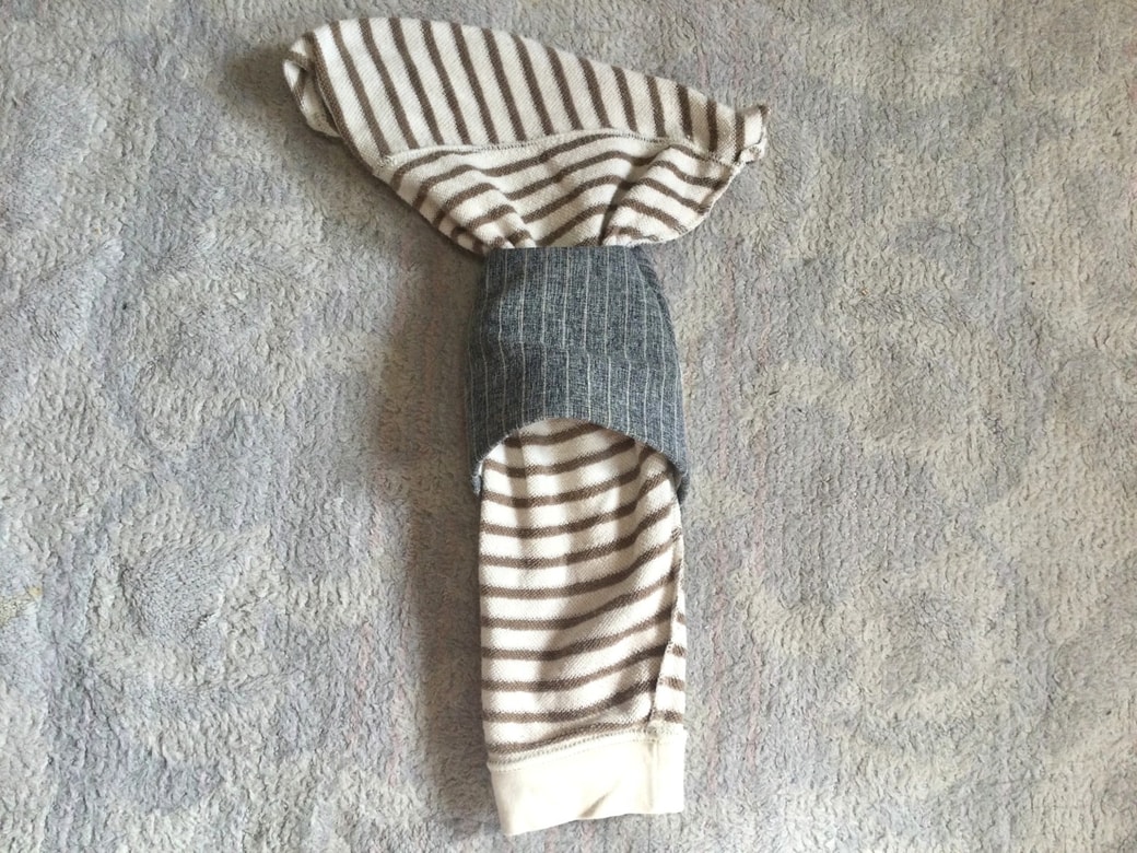 スリッパに古着をかぶせる