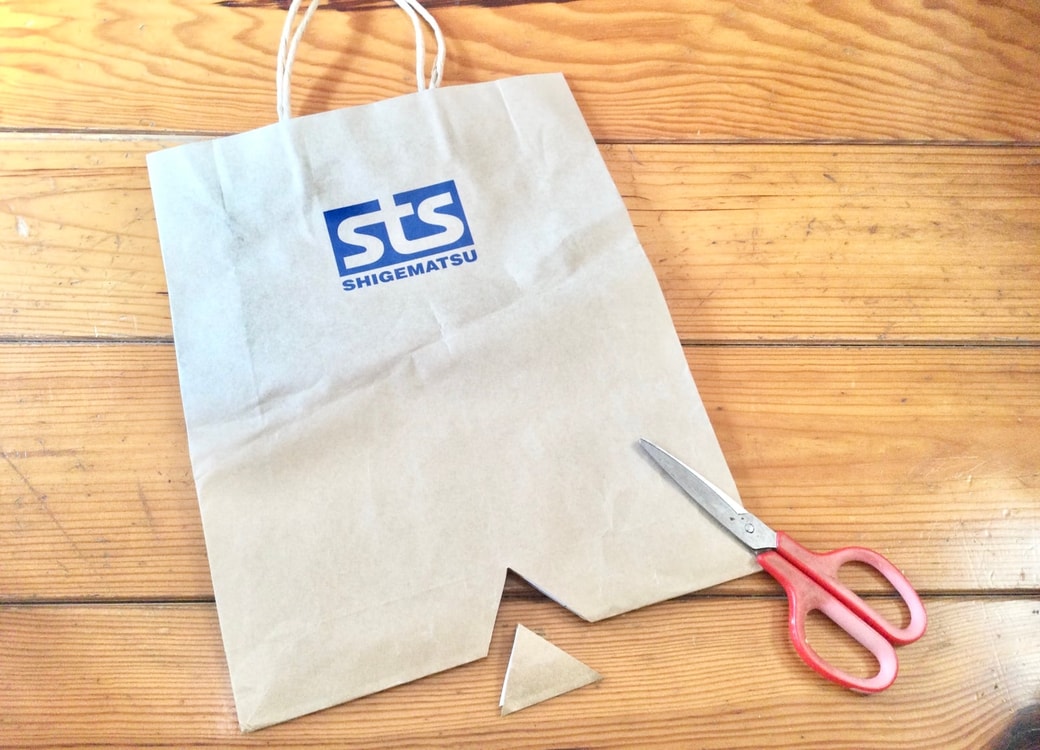 紙袋に穴をあける